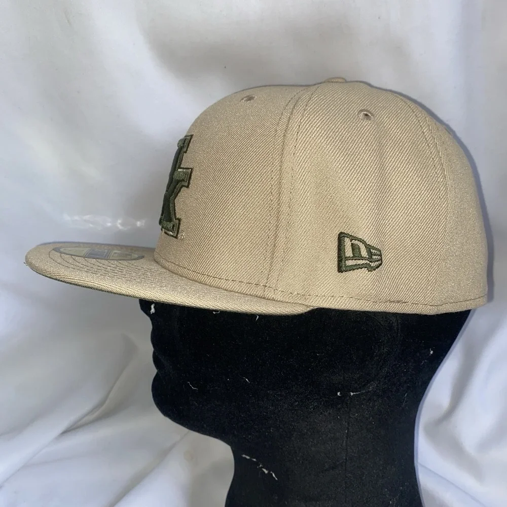 NEW University of Kentucky Wildcats UK Camel & Rifle‎ New Era 59Fifty Hat 7 1/8